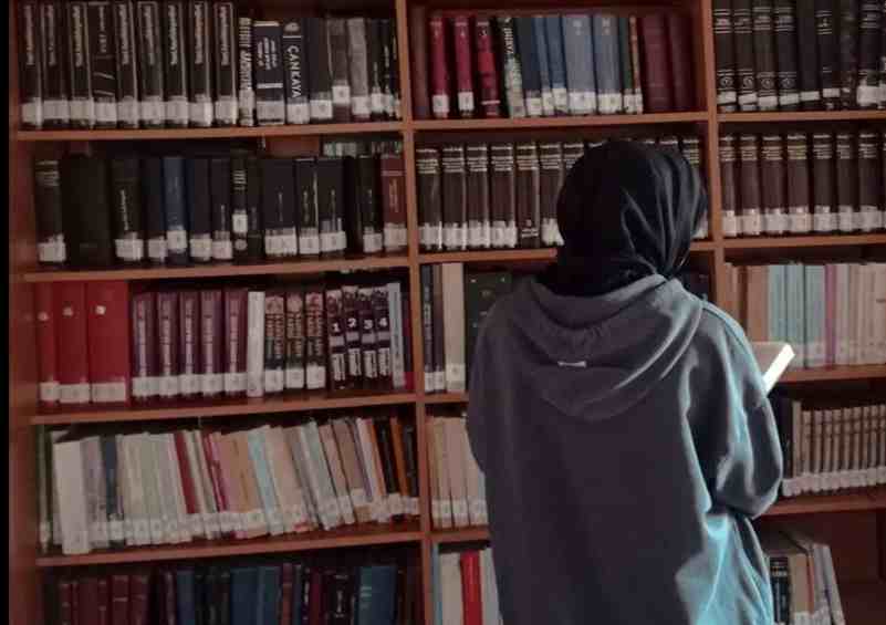 زنها رمان میخوانند یا فلسفه و سیاست؟