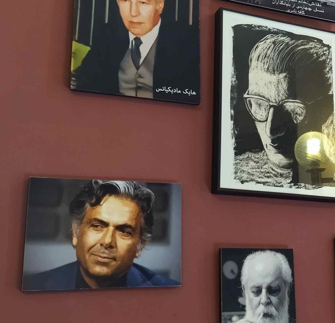 دیوار مشاهیر کافه نادری